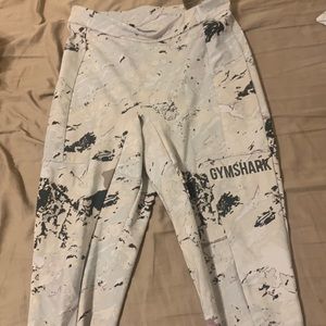 Gym shark leggings